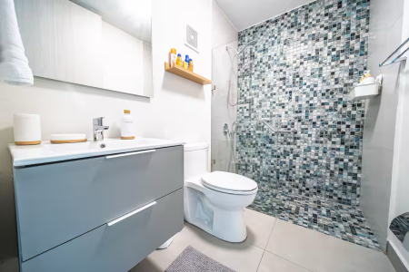 Beach Garden Apartment with Private Pool_airbnb host