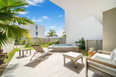 Beach Garden Apartment with Private Pool_airbnb host